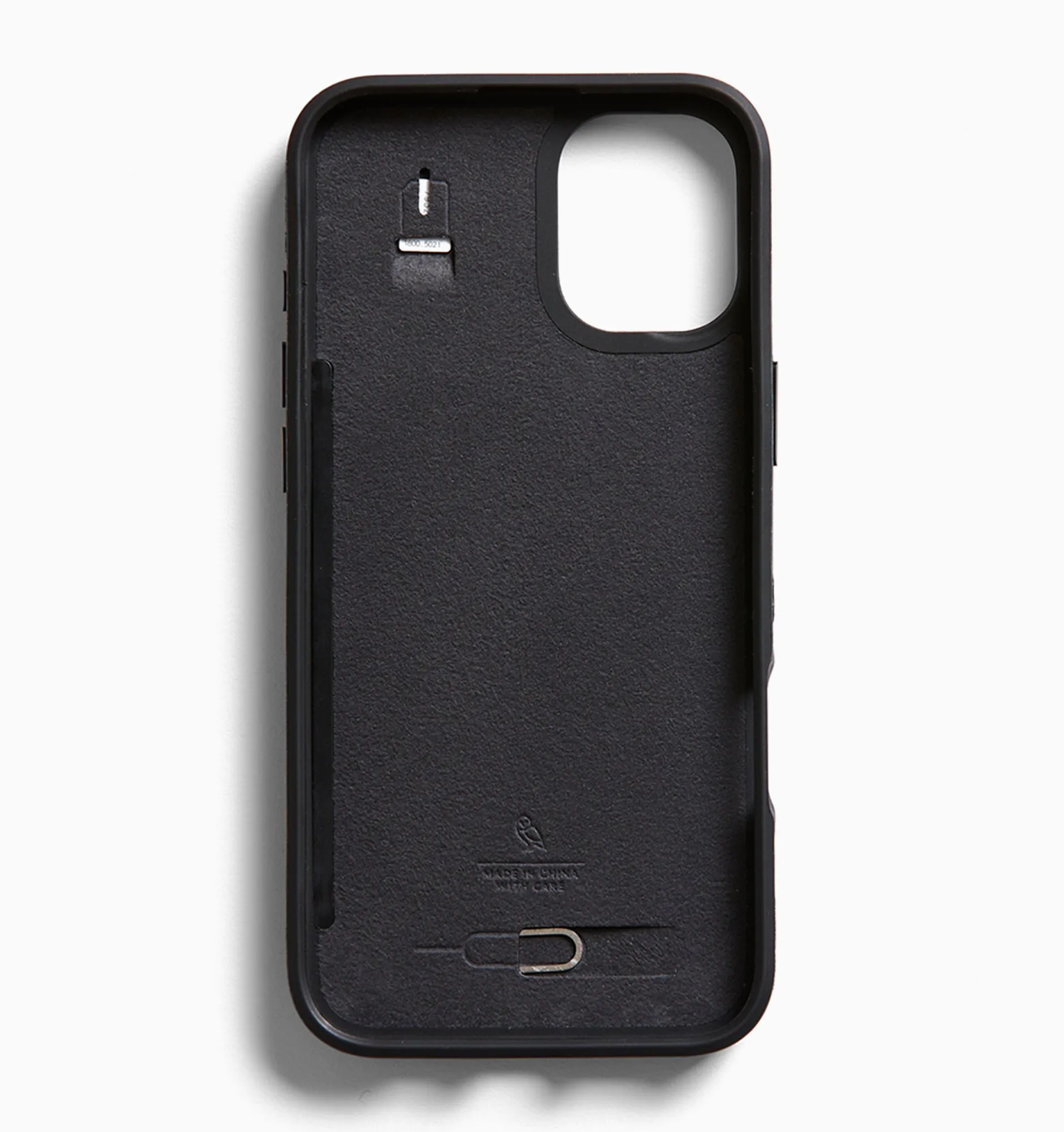 Bellroy Phone Case – 3 card - iPhone 16 Plus