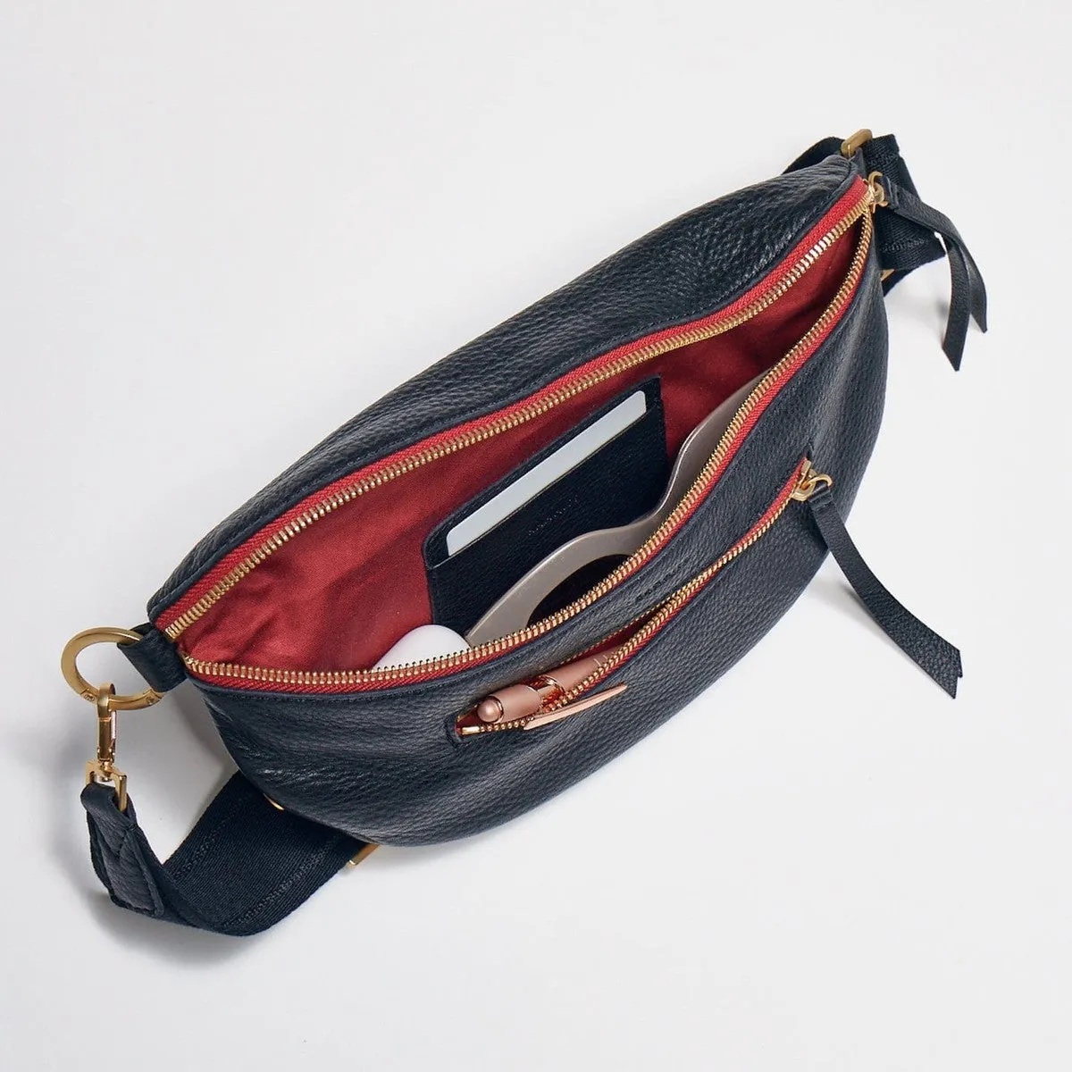 CHARLES CROSSBODY MED - Black/Brushed Gold Red Zip