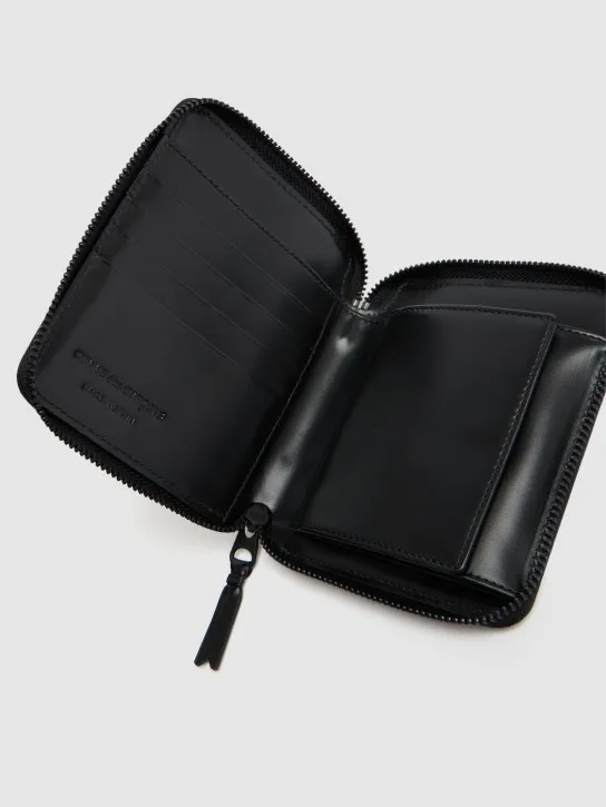 Comme des Garçons Wallet   Leather zip wallet 