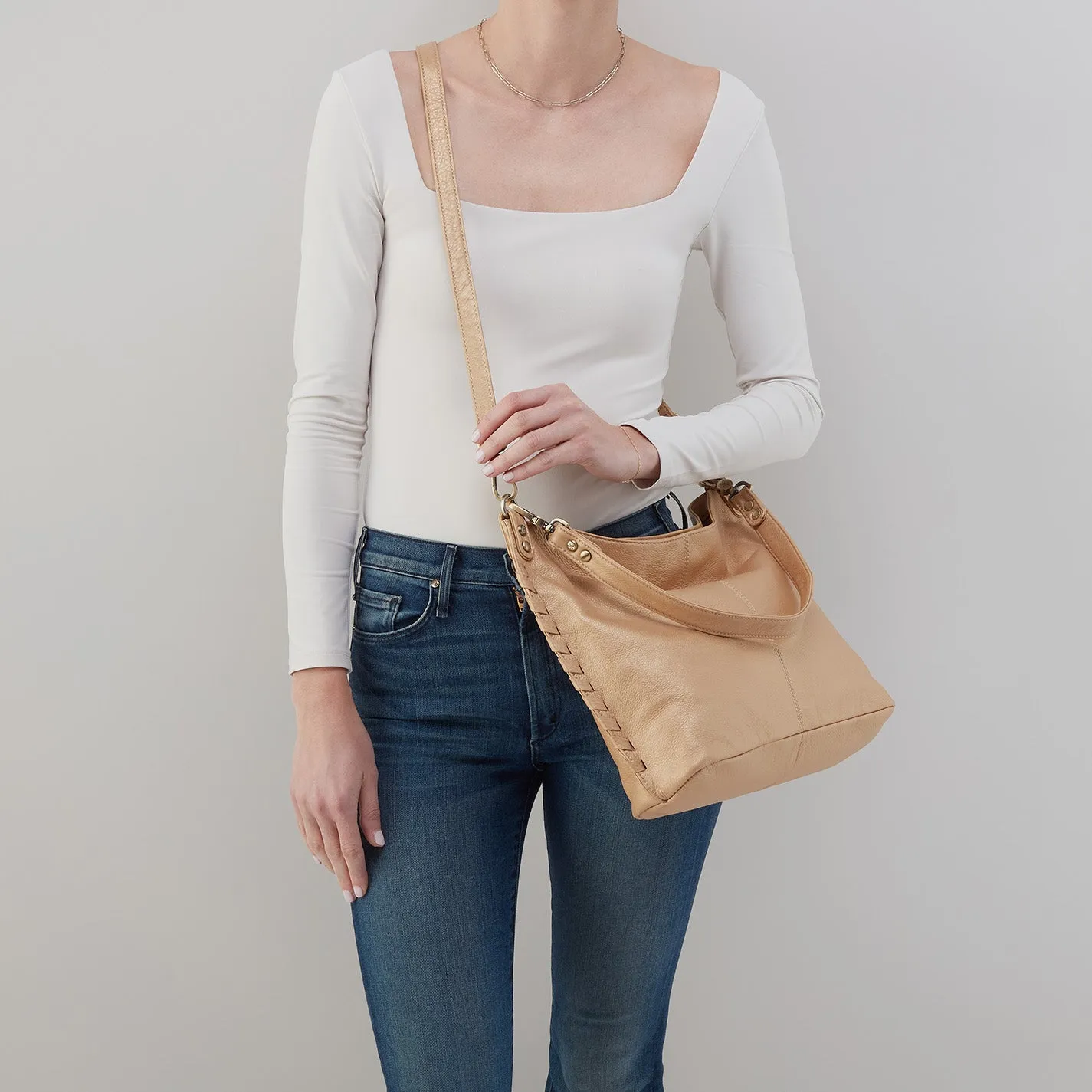 Pier Shoulder Bag In Pebbled Metallic Leather - Dusty Gold