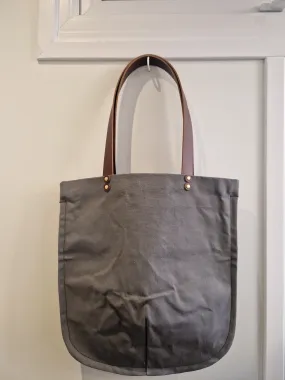 TOTELY SHOPPER in Grey with brown straps